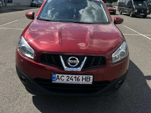 Красный Ниссан Кашкай, объемом двигателя 2 л и пробегом 300 тыс. км за 10000 $, фото 1 на Automoto.ua