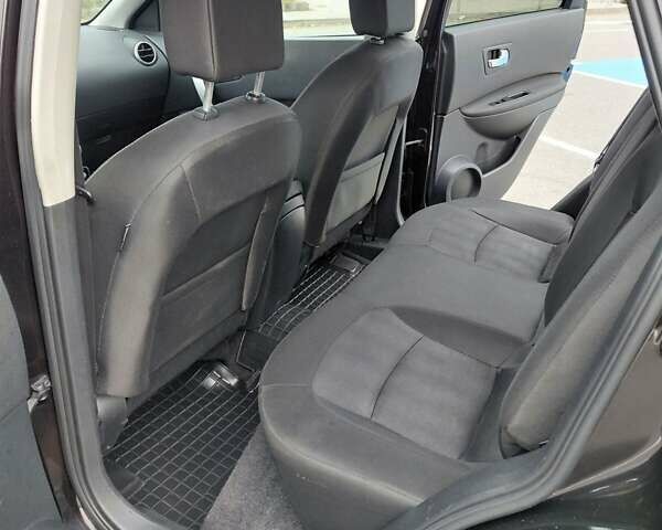 Красный Ниссан Кашкай, объемом двигателя 2 л и пробегом 172 тыс. км за 10500 $, фото 9 на Automoto.ua