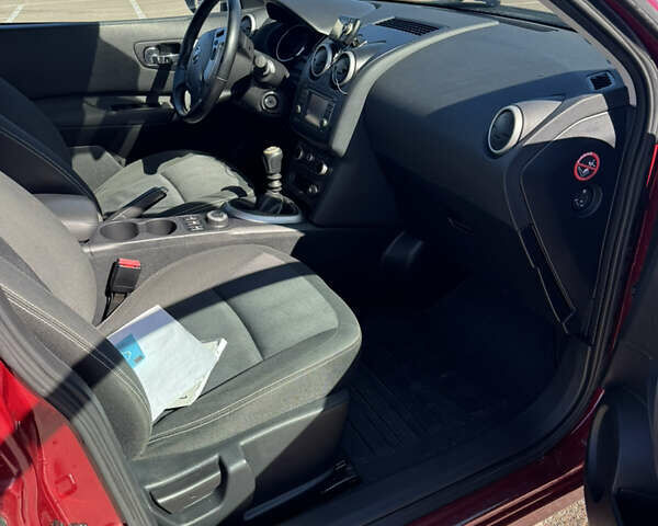 Красный Ниссан Кашкай, объемом двигателя 2 л и пробегом 207 тыс. км за 11750 $, фото 12 на Automoto.ua