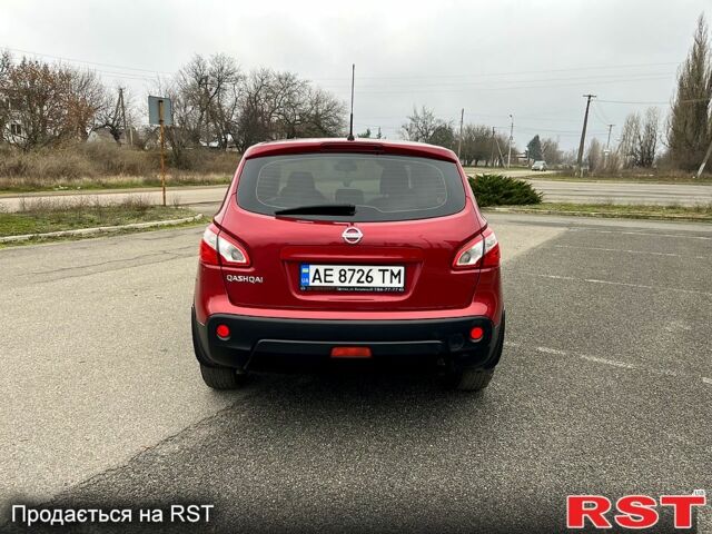 Красный Ниссан Кашкай, объемом двигателя 2 л и пробегом 61 тыс. км за 11400 $, фото 4 на Automoto.ua