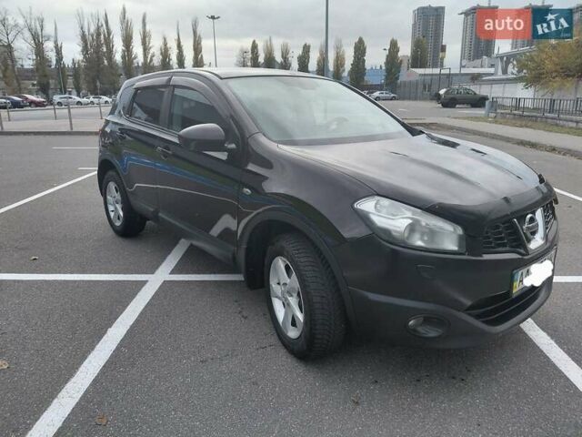 Красный Ниссан Кашкай, объемом двигателя 2 л и пробегом 172 тыс. км за 10500 $, фото 8 на Automoto.ua