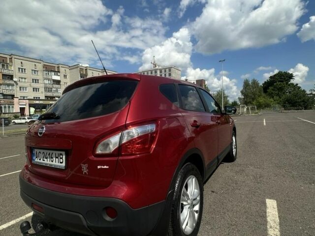 Красный Ниссан Кашкай, объемом двигателя 2 л и пробегом 300 тыс. км за 10000 $, фото 2 на Automoto.ua
