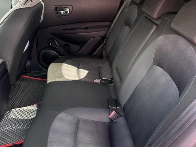 Красный Ниссан Кашкай, объемом двигателя 2 л и пробегом 300 тыс. км за 10000 $, фото 4 на Automoto.ua