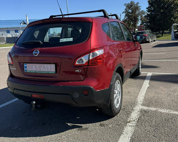 Красный Ниссан Кашкай, объемом двигателя 2 л и пробегом 202 тыс. км за 11300 $, фото 6 на Automoto.ua