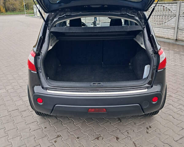 Ніссан Кашкай 2011 у Кривому Розі на Automoto.ua Червоний Ніссан Кашкай, об'ємом двигуна 1.99 л та пробігом 140 тис. км за 10700 $, фото 9 на Automoto.ua