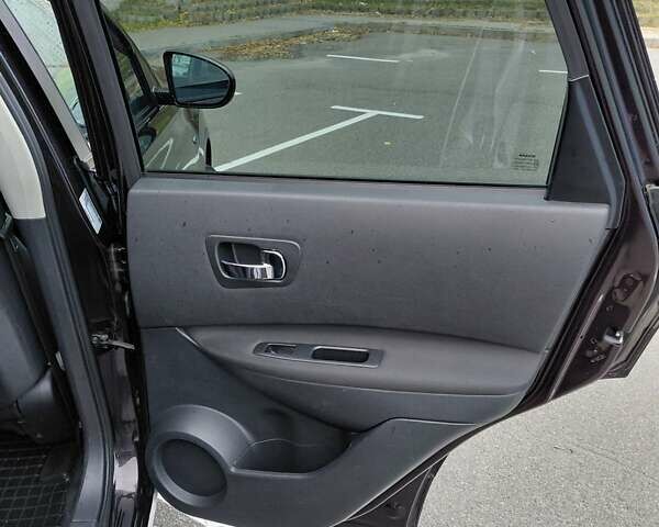 Красный Ниссан Кашкай, объемом двигателя 2 л и пробегом 172 тыс. км за 10500 $, фото 16 на Automoto.ua