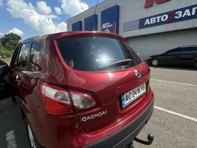 Красный Ниссан Кашкай, объемом двигателя 2 л и пробегом 300 тыс. км за 10000 $, фото 3 на Automoto.ua