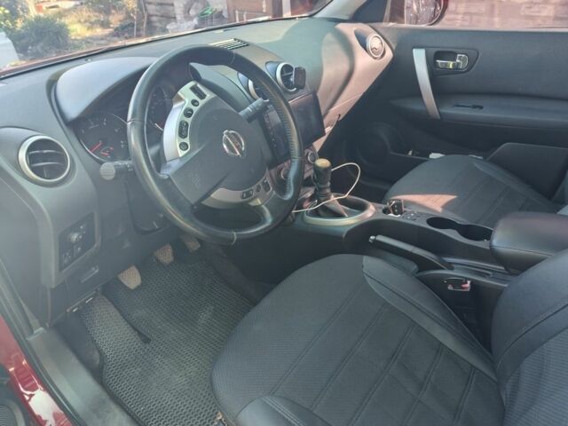 Красный Ниссан Кашкай, объемом двигателя 1.5 л и пробегом 330 тыс. км за 9500 $, фото 3 на Automoto.ua