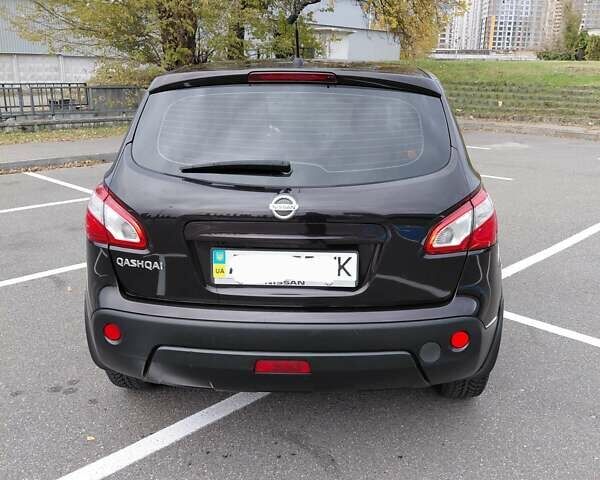 Красный Ниссан Кашкай, объемом двигателя 2 л и пробегом 172 тыс. км за 10500 $, фото 7 на Automoto.ua