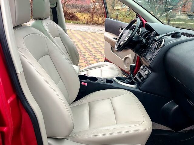 Красный Ниссан Кашкай, объемом двигателя 1.5 л и пробегом 203 тыс. км за 11700 $, фото 5 на Automoto.ua