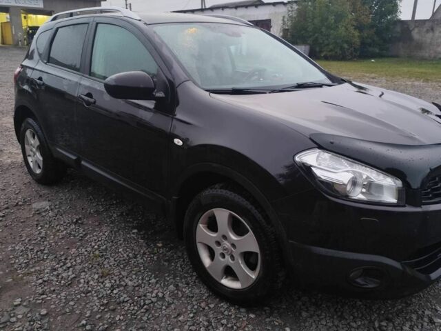 Красный Ниссан Кашкай, объемом двигателя 0 л и пробегом 256 тыс. км за 9999 $, фото 1 на Automoto.ua