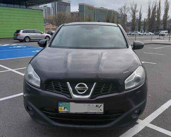 Красный Ниссан Кашкай, объемом двигателя 2 л и пробегом 172 тыс. км за 10500 $, фото 2 на Automoto.ua