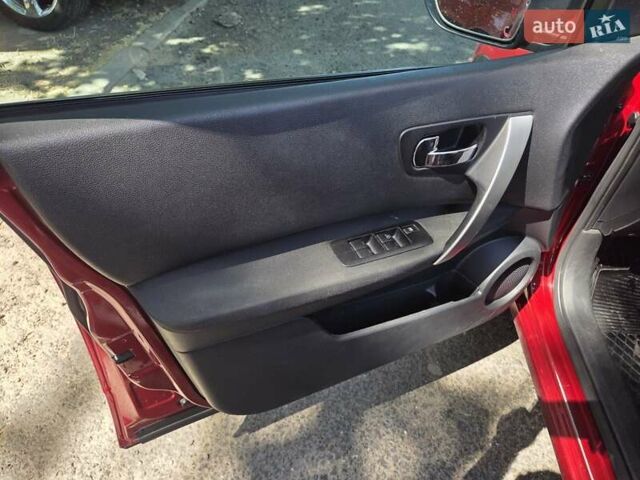 Красный Ниссан Кашкай, объемом двигателя 2 л и пробегом 108 тыс. км за 9800 $, фото 5 на Automoto.ua