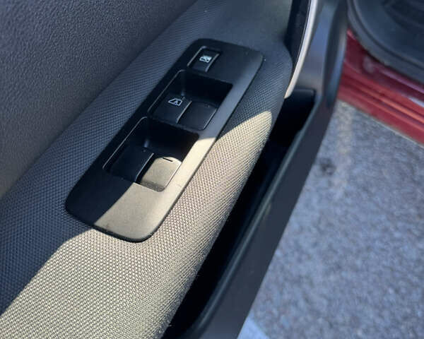 Красный Ниссан Кашкай, объемом двигателя 2 л и пробегом 207 тыс. км за 11750 $, фото 17 на Automoto.ua