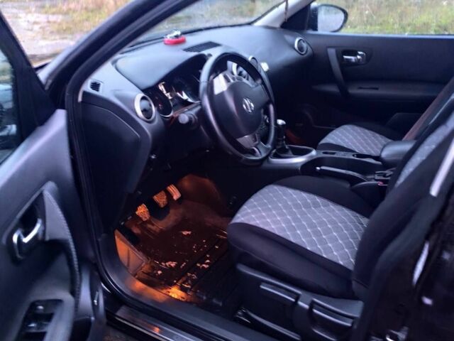 Красный Ниссан Кашкай, объемом двигателя 0 л и пробегом 256 тыс. км за 9999 $, фото 6 на Automoto.ua