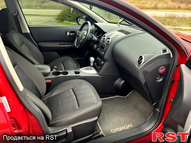 Красный Ниссан Кашкай, объемом двигателя 2 л и пробегом 61 тыс. км за 11400 $, фото 10 на Automoto.ua