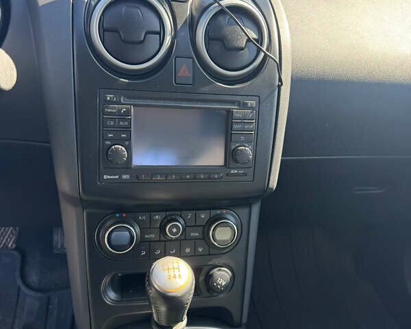 Красный Ниссан Кашкай, объемом двигателя 2 л и пробегом 202 тыс. км за 11300 $, фото 12 на Automoto.ua