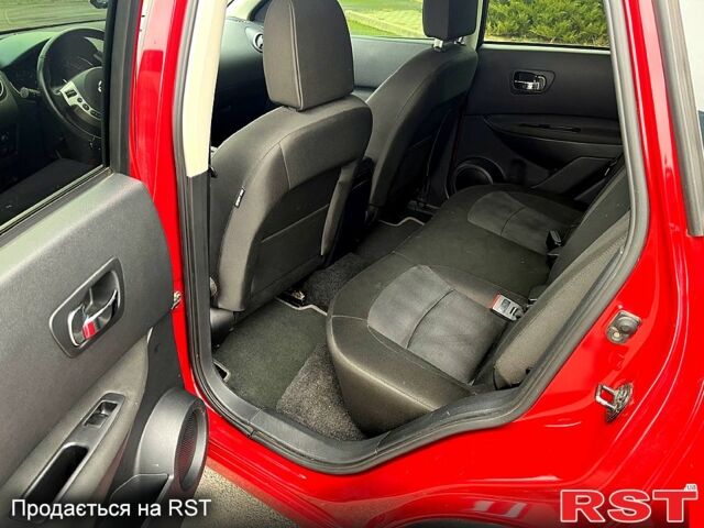 Красный Ниссан Кашкай, объемом двигателя 2 л и пробегом 61 тыс. км за 11400 $, фото 9 на Automoto.ua