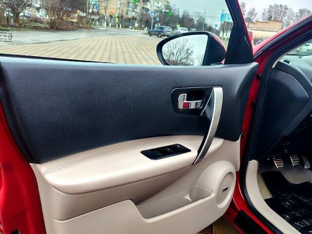 Красный Ниссан Кашкай, объемом двигателя 1.5 л и пробегом 203 тыс. км за 11700 $, фото 4 на Automoto.ua