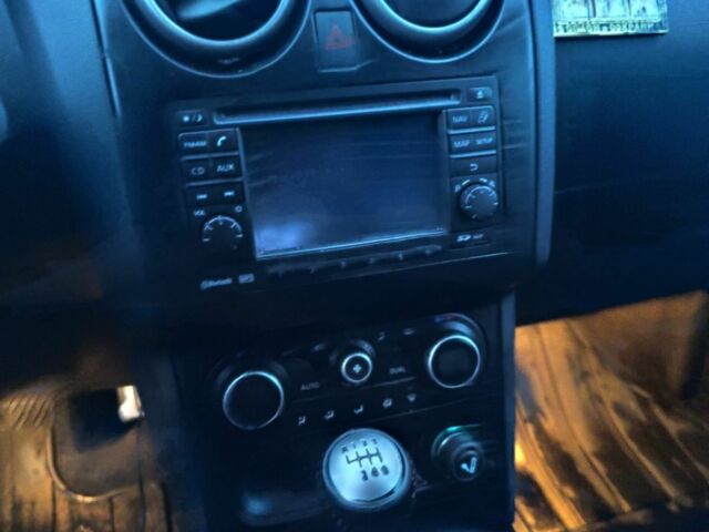 Красный Ниссан Кашкай, объемом двигателя 0 л и пробегом 256 тыс. км за 9999 $, фото 7 на Automoto.ua