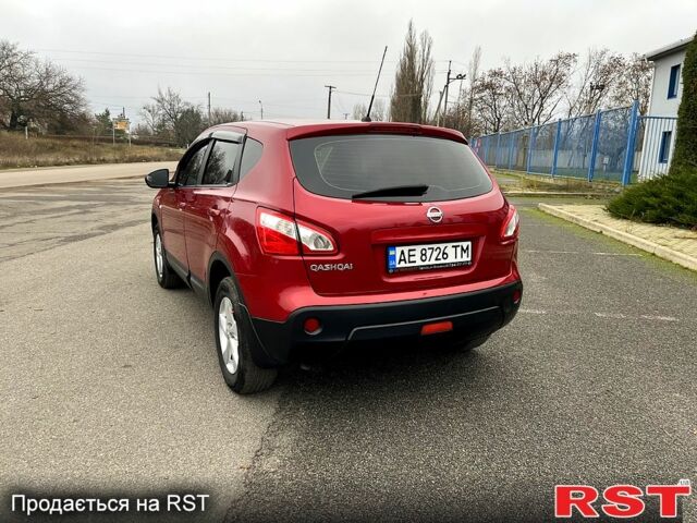 Красный Ниссан Кашкай, объемом двигателя 2 л и пробегом 61 тыс. км за 11400 $, фото 3 на Automoto.ua