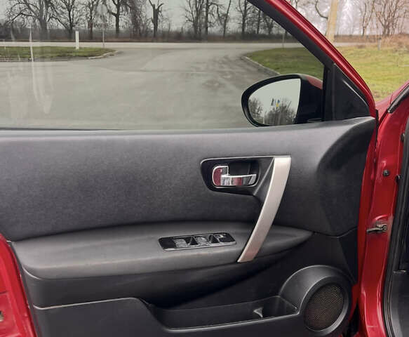 Красный Ниссан Кашкай, объемом двигателя 1.6 л и пробегом 219 тыс. км за 11400 $, фото 11 на Automoto.ua