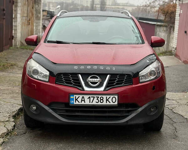 Красный Ниссан Кашкай, объемом двигателя 2 л и пробегом 162 тыс. км за 6400 $, фото 1 на Automoto.ua