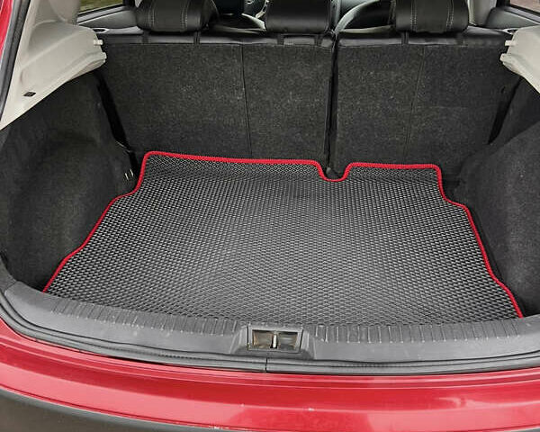 Красный Ниссан Кашкай, объемом двигателя 1.6 л и пробегом 219 тыс. км за 11400 $, фото 5 на Automoto.ua