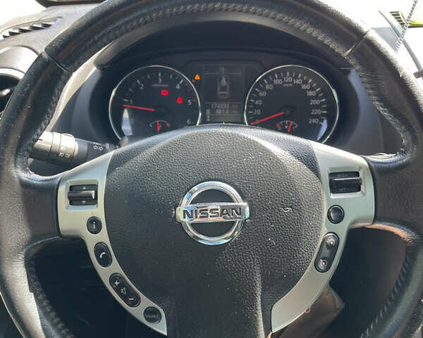 Красный Ниссан Кашкай, объемом двигателя 1.6 л и пробегом 174 тыс. км за 10500 $, фото 14 на Automoto.ua