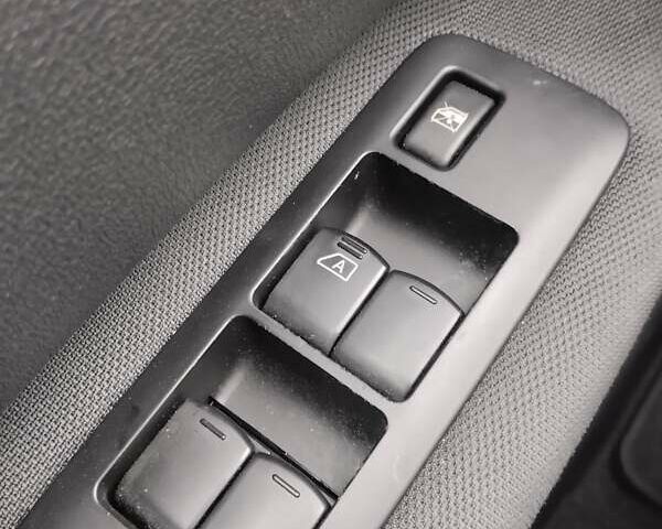 Красный Ниссан Кашкай, объемом двигателя 2 л и пробегом 188 тыс. км за 11800 $, фото 17 на Automoto.ua