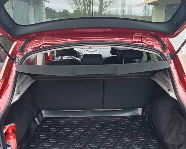 Красный Ниссан Кашкай, объемом двигателя 1.6 л и пробегом 67 тыс. км за 11600 $, фото 6 на Automoto.ua