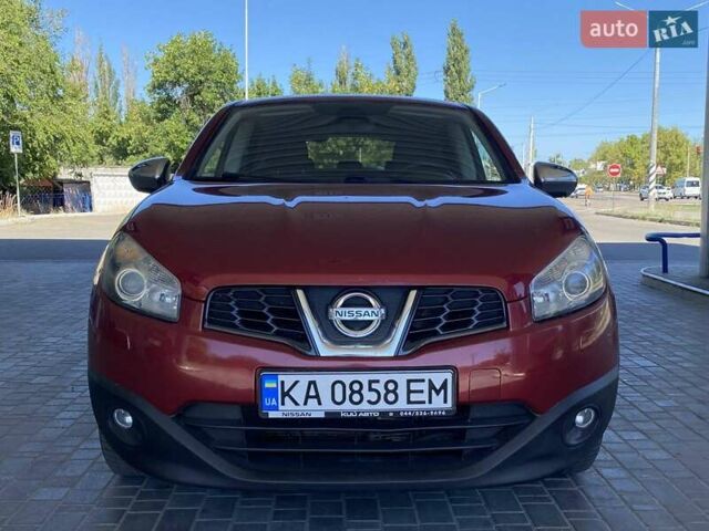 Красный Ниссан Кашкай, объемом двигателя 1.6 л и пробегом 152 тыс. км за 9999 $, фото 3 на Automoto.ua
