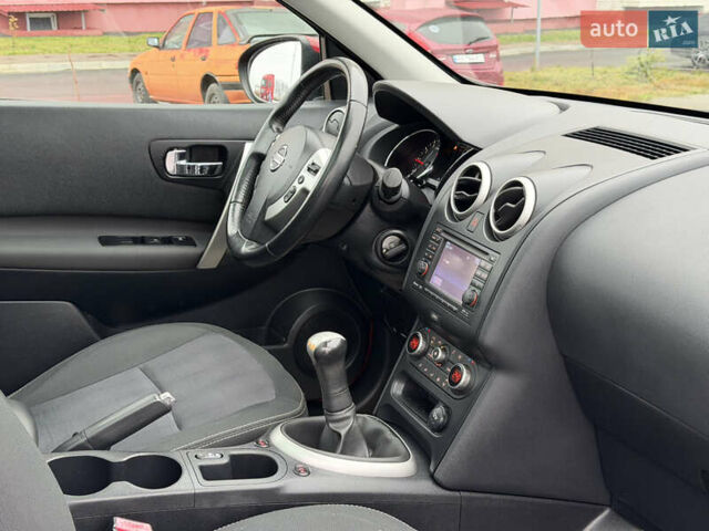 Красный Ниссан Кашкай, объемом двигателя 1.6 л и пробегом 86 тыс. км за 12999 $, фото 57 на Automoto.ua