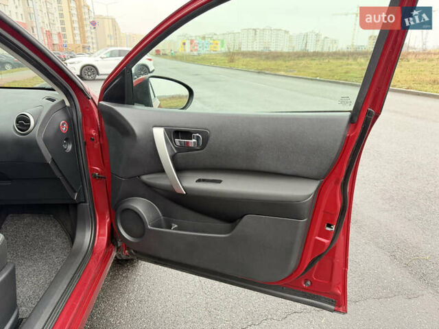 Красный Ниссан Кашкай, объемом двигателя 1.6 л и пробегом 86 тыс. км за 12999 $, фото 56 на Automoto.ua