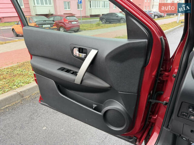 Красный Ниссан Кашкай, объемом двигателя 1.6 л и пробегом 86 тыс. км за 12999 $, фото 28 на Automoto.ua