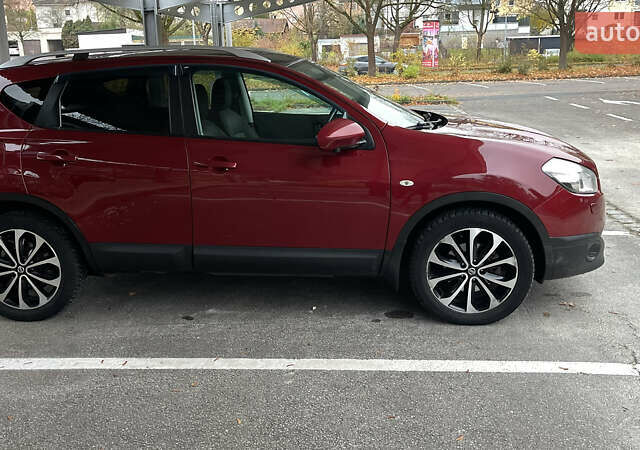 Червоний Ніссан Кашкай, об'ємом двигуна 1.6 л та пробігом 248 тис. км за 10900 $, фото 3 на Automoto.ua