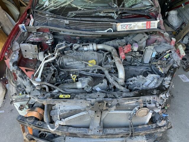 Красный Ниссан Кашкай, объемом двигателя 1.6 л и пробегом 230 тыс. км за 2000 $, фото 3 на Automoto.ua