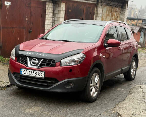 Красный Ниссан Кашкай, объемом двигателя 2 л и пробегом 162 тыс. км за 6400 $, фото 2 на Automoto.ua