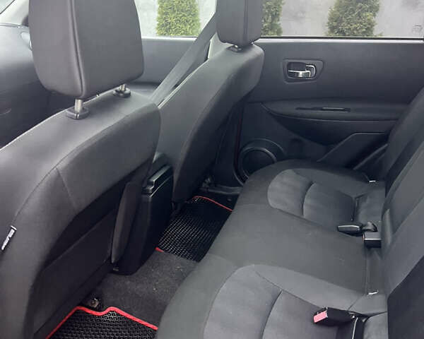 Красный Ниссан Кашкай, объемом двигателя 2 л и пробегом 210 тыс. км за 10300 $, фото 5 на Automoto.ua