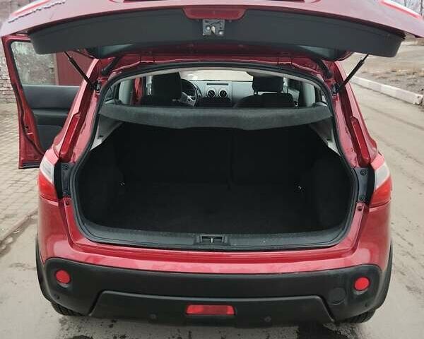 Красный Ниссан Кашкай, объемом двигателя 2 л и пробегом 188 тыс. км за 11800 $, фото 11 на Automoto.ua