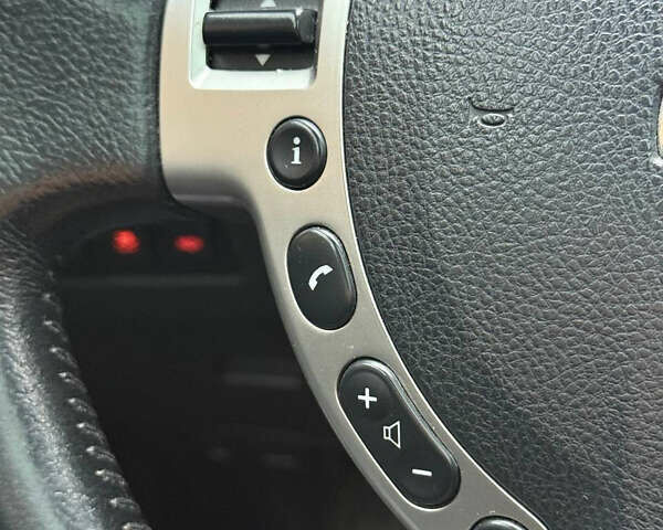 Красный Ниссан Кашкай, объемом двигателя 2 л и пробегом 162 тыс. км за 6400 $, фото 5 на Automoto.ua