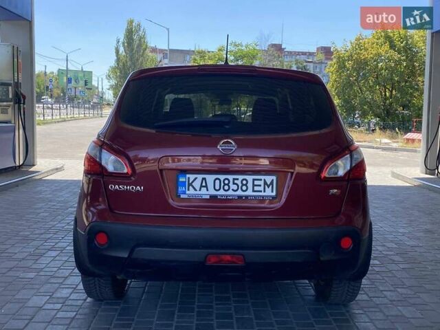 Красный Ниссан Кашкай, объемом двигателя 1.6 л и пробегом 152 тыс. км за 9999 $, фото 12 на Automoto.ua