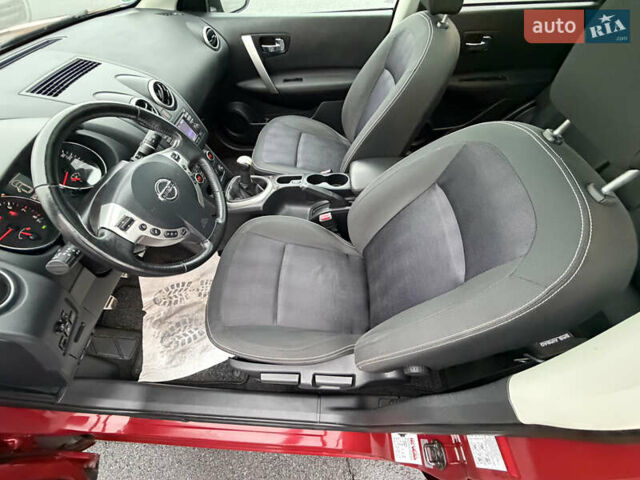 Красный Ниссан Кашкай, объемом двигателя 1.6 л и пробегом 86 тыс. км за 12999 $, фото 44 на Automoto.ua