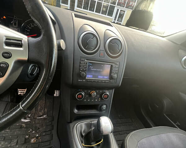 Красный Ниссан Кашкай, объемом двигателя 1.6 л и пробегом 171 тыс. км за 11600 $, фото 16 на Automoto.ua