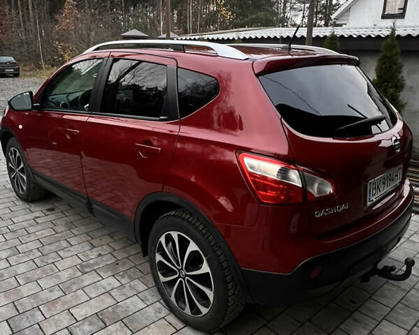 Красный Ниссан Кашкай, объемом двигателя 2 л и пробегом 210 тыс. км за 10300 $, фото 2 на Automoto.ua