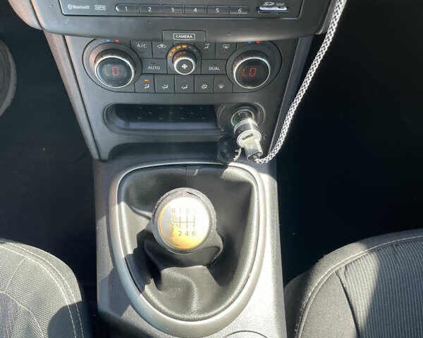 Красный Ниссан Кашкай, объемом двигателя 1.6 л и пробегом 174 тыс. км за 10500 $, фото 16 на Automoto.ua