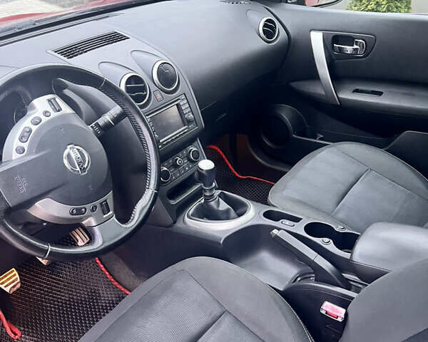 Красный Ниссан Кашкай, объемом двигателя 2 л и пробегом 210 тыс. км за 10300 $, фото 4 на Automoto.ua