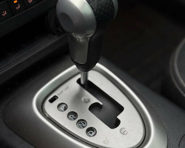 Красный Ниссан Кашкай, объемом двигателя 2 л и пробегом 162 тыс. км за 6400 $, фото 11 на Automoto.ua