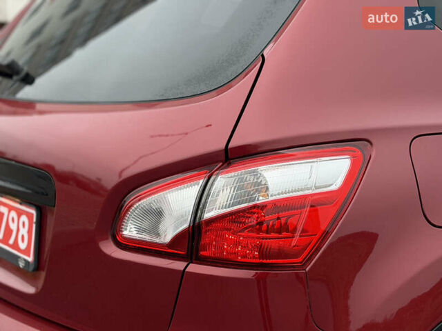 Красный Ниссан Кашкай, объемом двигателя 1.6 л и пробегом 86 тыс. км за 12999 $, фото 4 на Automoto.ua