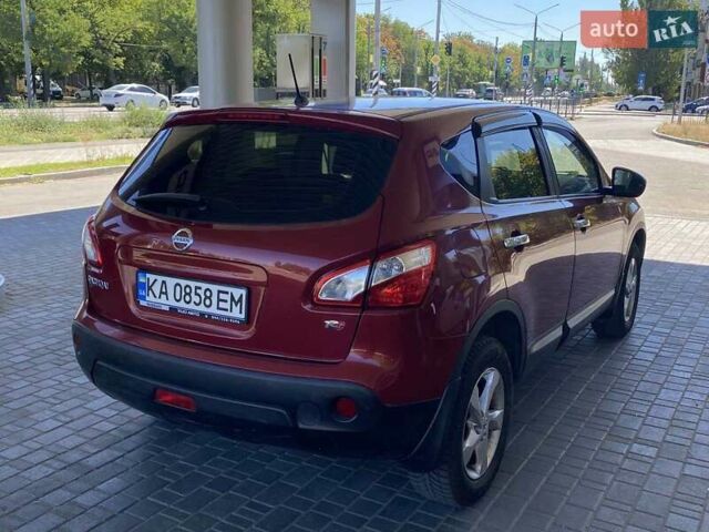 Красный Ниссан Кашкай, объемом двигателя 1.6 л и пробегом 152 тыс. км за 9999 $, фото 11 на Automoto.ua